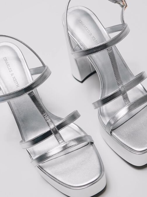 صندل بنعل سميك وشريط على شكل حرف T ببريق معدني لامع, فضي, hi-res