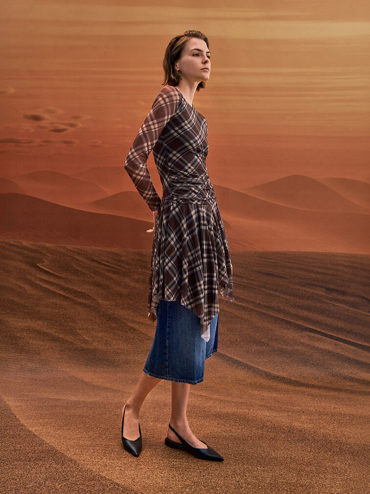 حذاء بدون كعب بمقدمة مدببة وتصميم سلينجباك مفتوح الظهر وحافة علوية تغطي مشط القدم, أسود, hi-res