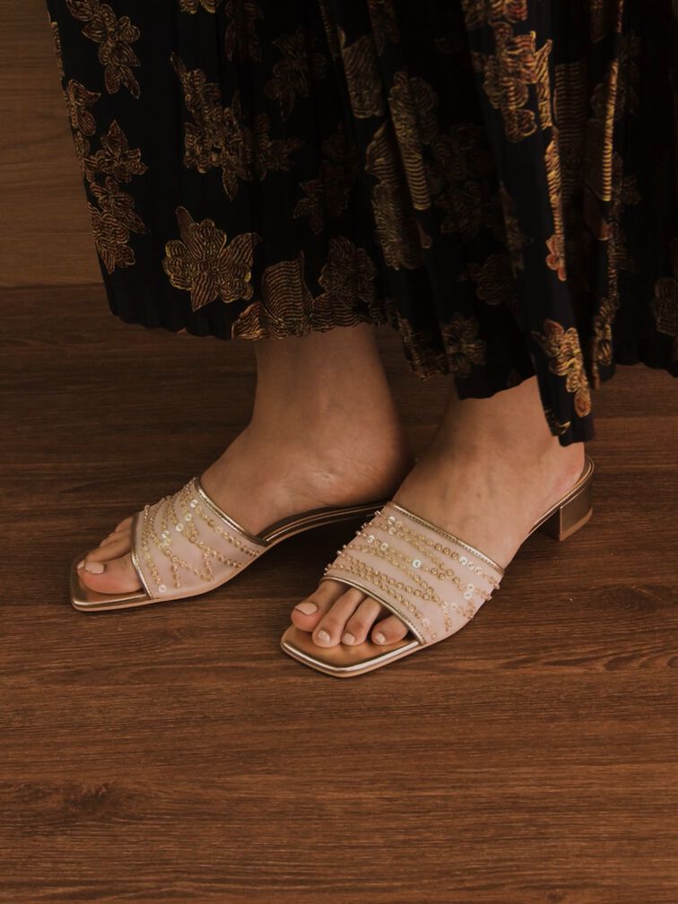 حذاء ميول بكعب مربع ومظهر معدني مصنوع من خامة شبكية ومزين بالترتر, ذهبي, hi-res