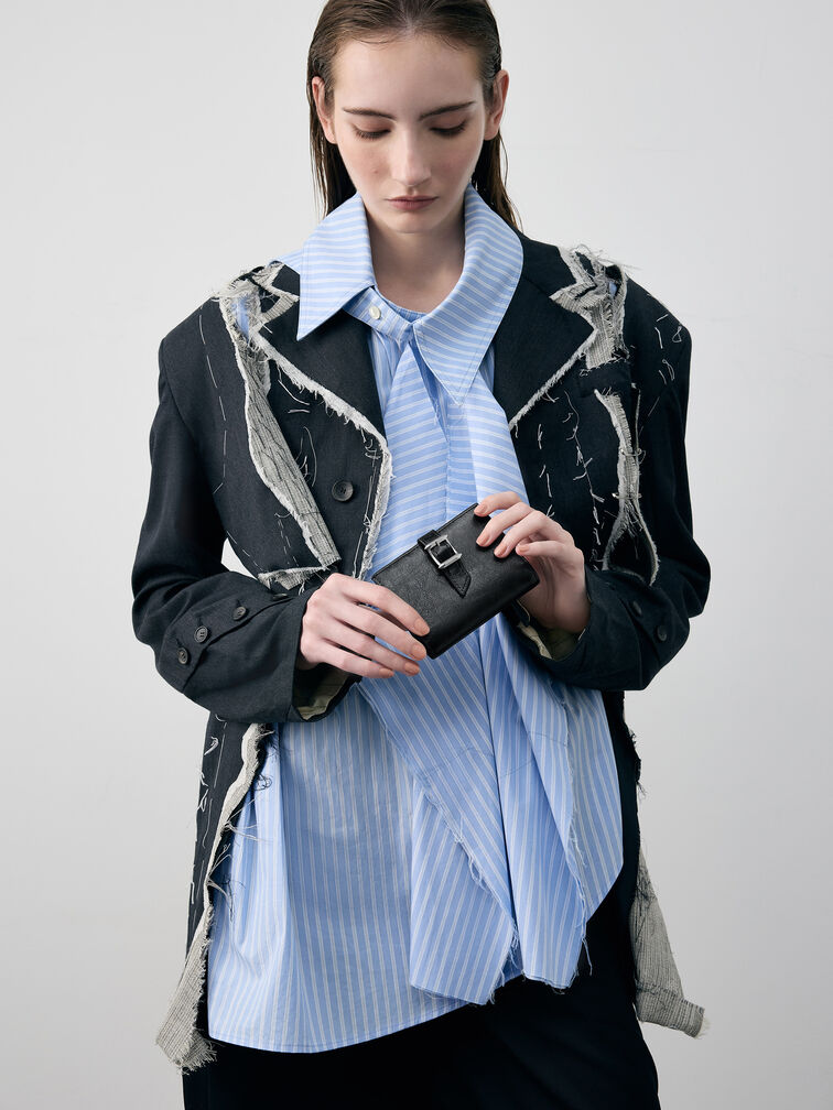 محفظة برينا مزوّدة بحزام للإغلاق, أسود كلاسيكي, hi-res