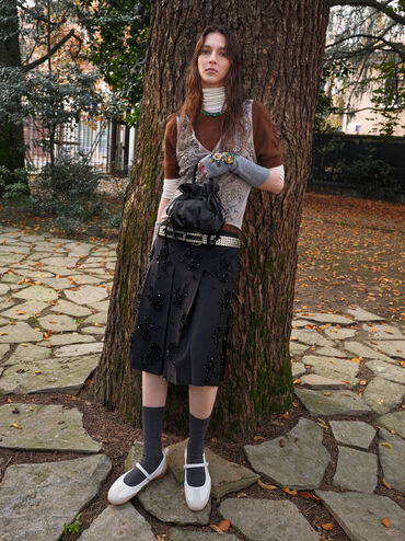 حقيبة دلو من الساتان بنقشة الزهور والكرمة من مابيل, أسود كلاسيكي, hi-res