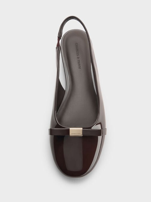 حذاء دوريان فلات بحزام خلفي مزين بفيونكة جلد صناعي لامع, بني داكن, hi-res