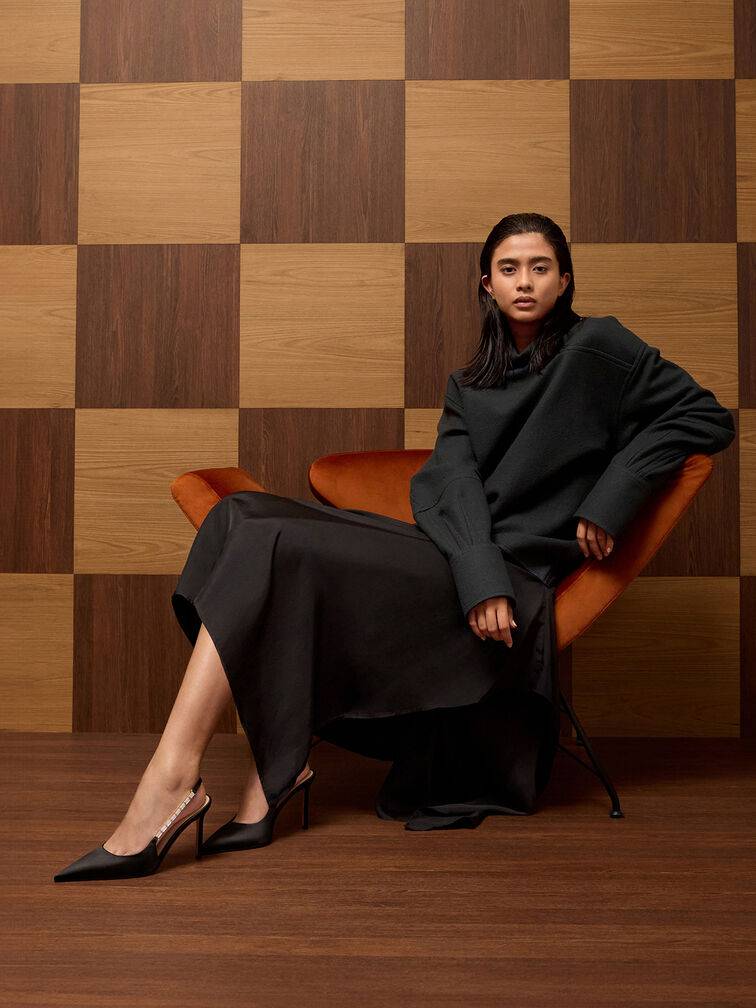 حذاء سلينجباك مفتوح الظهر من الساتان بكعب عالٍ ومقدمة مدببة وحزام مزخرف, أسود خشن, hi-res