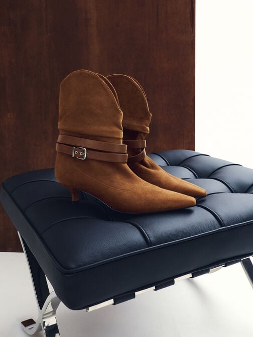 بوت شمواه صناعي بمقدمة مدببة وكشكشة, كونياكي, hi-res