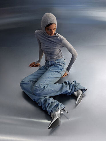 حذاء ميول بكعب عالٍ ومقدمة مدببة ومظهر معدني وحافة علوية تغطي مشط القدم, فضي, hi-res