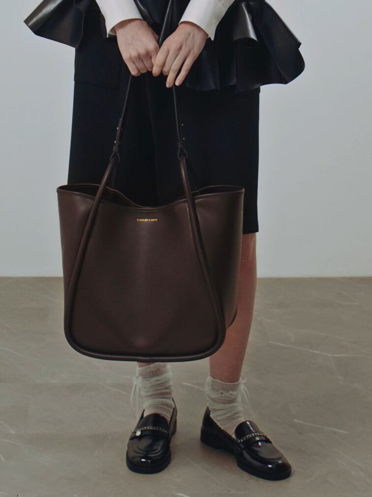 حقيبة ليلا توت باج واسعة بتصميم انسيابي, بني غني كالإسبريسو, hi-res