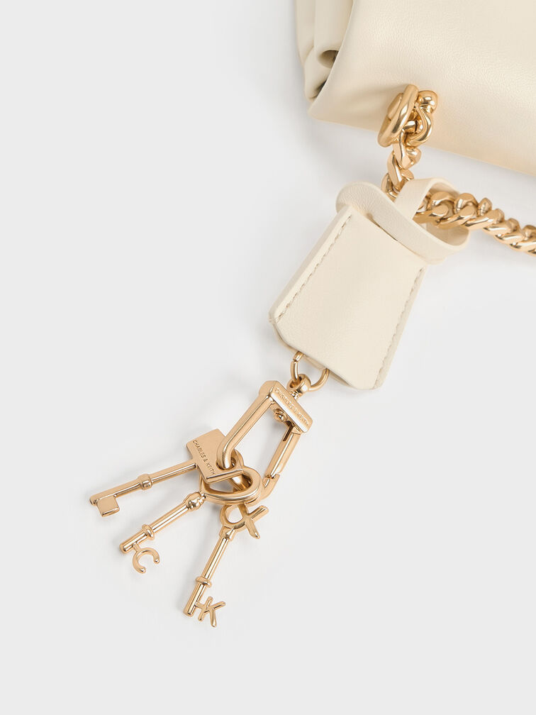 حقيبة كروس بودي كيري بحجم ميني ومقبض على شكل سلسلة, كريم, hi-res