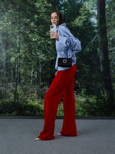 حقيبة ساتان بحزام ومقبض سلسلة وإبزيم كريستالي, أسود كلاسيكي, hi-res