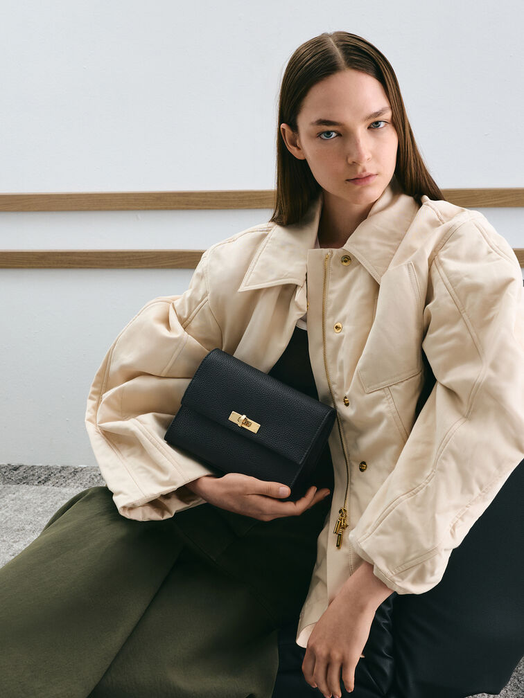 حقيبة كروس بودي تشانس بقفل دوار من الجلد المعاد تدويره, أسود, hi-res