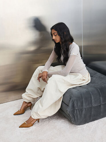 حذاء بسير خلفي ومقدمة مدببة وشريط معدني, كونياكي, hi-res