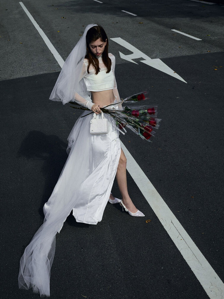 حقيبة صغيرة مطرزة من قماش شبكي مزين بالخرز من ألباني, أبيض, hi-res