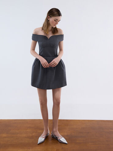 حذاء مفتوح من الخلف بكعب كيتن ومقدمة مدببة ومظهر معدني وحزام أمامي على شكل V, فضي, hi-res