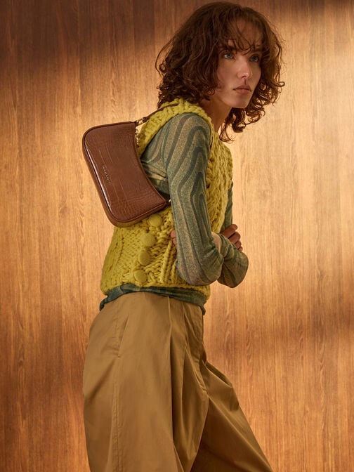 شنطة كتف السبيث بسلسلة, بني داكن بنقشة تمساح, hi-res