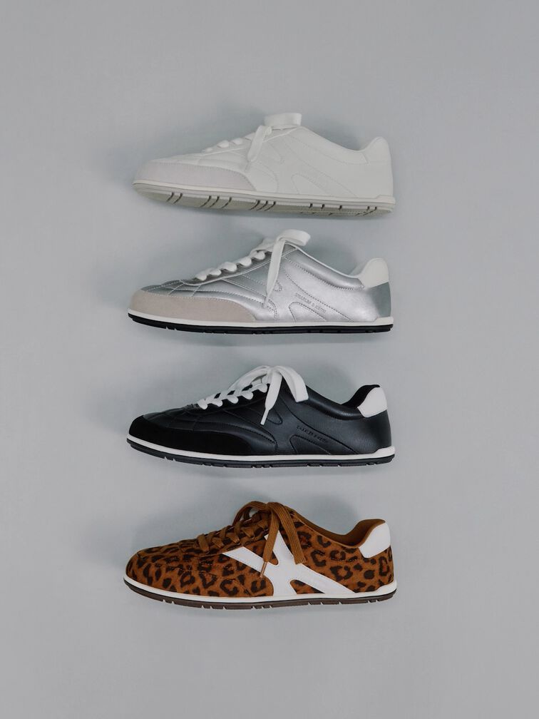 حذاء سنيكرز برقبة قصيرة شامواه صناعي, أبيض, hi-res