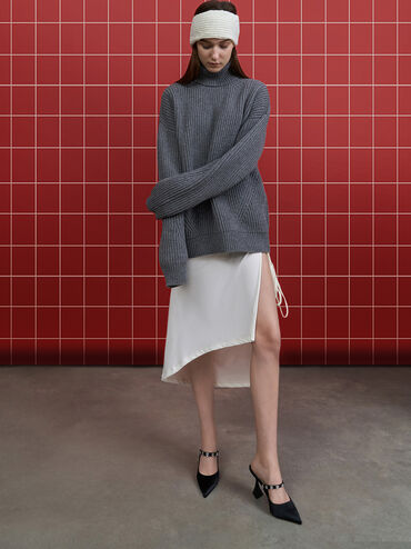 صندل أنيق مغلق من الأمام ومزين بكعب مغزلي ومصنوع من بوليستر معاد تدويره, أسود خشن, hi-res