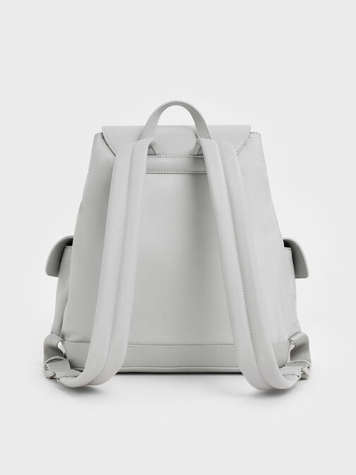 حقيبة ظهر منتفخة من النايلون مزينة بسلسلة معدنية, رمادي فاتح, hi-res