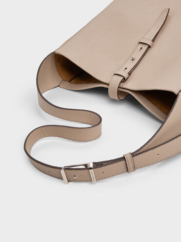 شنطة هوبو بريل توب بجلد معاد تدويره وحزام, تاوب, hi-res