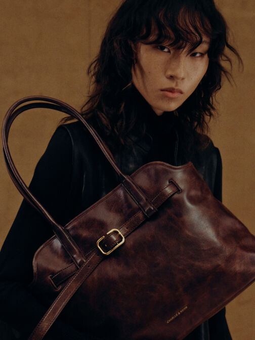 شنطة توت فيكتوريا مزينة بحزام, بني مطفي, hi-res