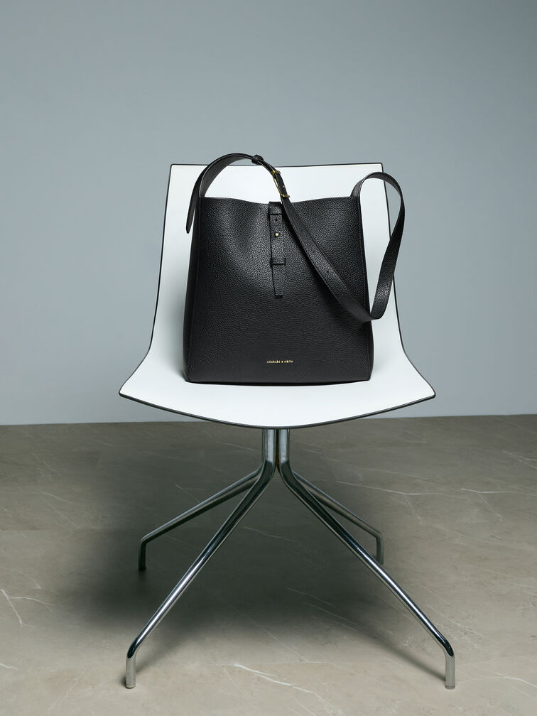 شنطة هوبو بريل بجلد معاد تدويره وحزام, أسود, hi-res