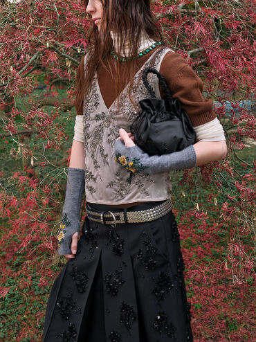 حقيبة دلو من الساتان بنقشة الزهور والكرمة من مابيل, أسود كلاسيكي, hi-res