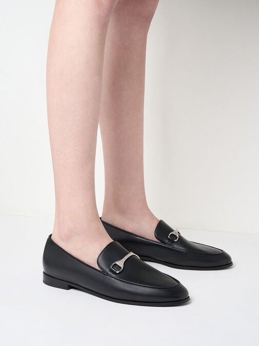 حذاء لمسطح سهل الارتداء مزين بحلية معدنية من ليزلي, أسود, hi-res