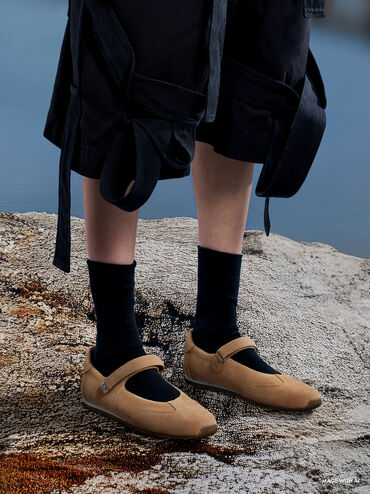 حذاء ماري جين الرياضي من مجموعة جيس من الشمواه, بيج, hi-res