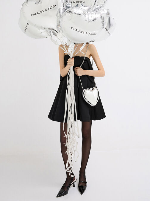 حقيبة كروس بودي بمظهر معدني وتصميم على شكل قلب, فضي, hi-res