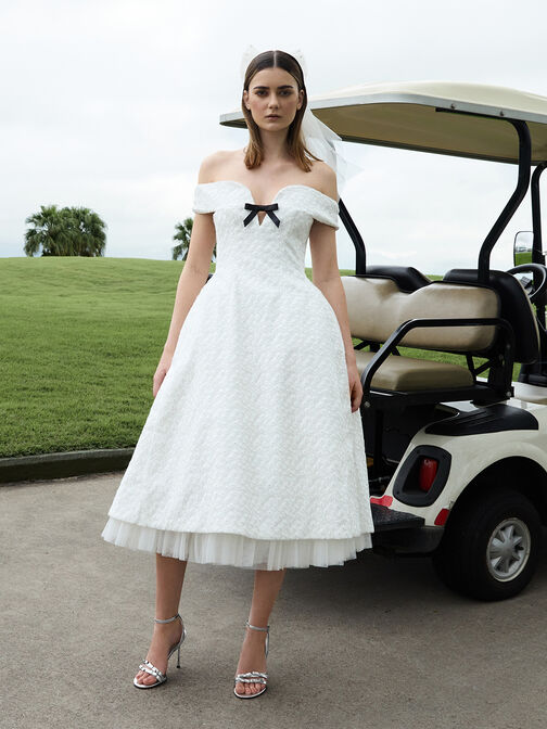 صندل جيسي من الجلد بكعب ستيليتو وحزام حول الكاحل ومظهر معدني مزين بفيونكة, فضي, hi-res