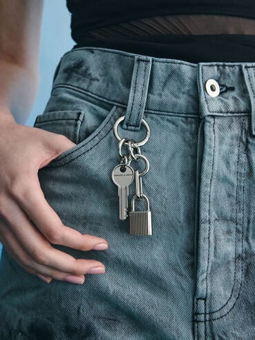 تعليقة على شكل قفل ومفتاح, فضي, hi-res