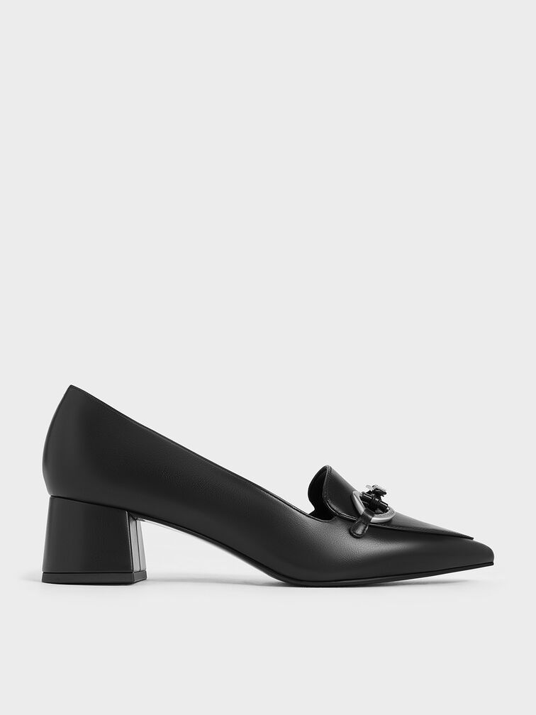 حذاء بكعب كلاسيكي عريض ومقدمة مدببة مزين بحليات معدنية, أسود, hi-res