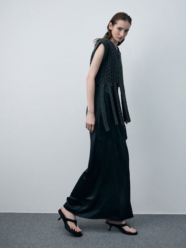 حذاء ميول بإصبع وكعب مائل وشريط أمامي على شكل V, أسود, hi-res