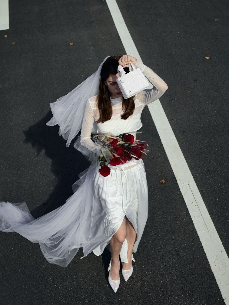 حقيبة صغيرة مطرزة من قماش شبكي مزين بالخرز من ألباني, أبيض, hi-res