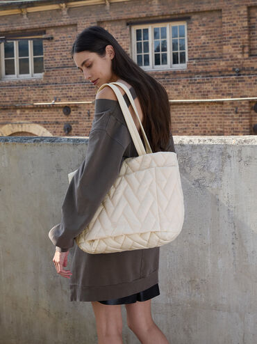 حقيبة توت من النايلون بنقشة شيفرون, كريم, hi-res