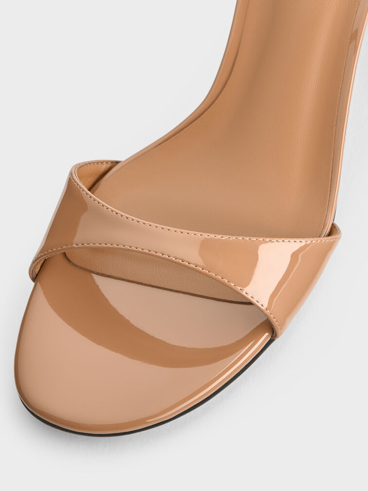 صندل بحزام كاحل بكعب مربع جلد صناعي لامع, كراميل, hi-res