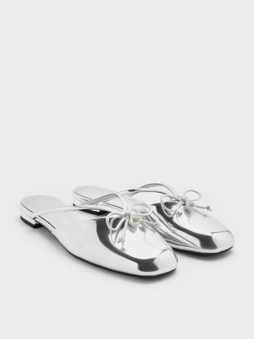 صندل مولز مسطح بفيونكة معدنية لؤلؤية, فضي, hi-res