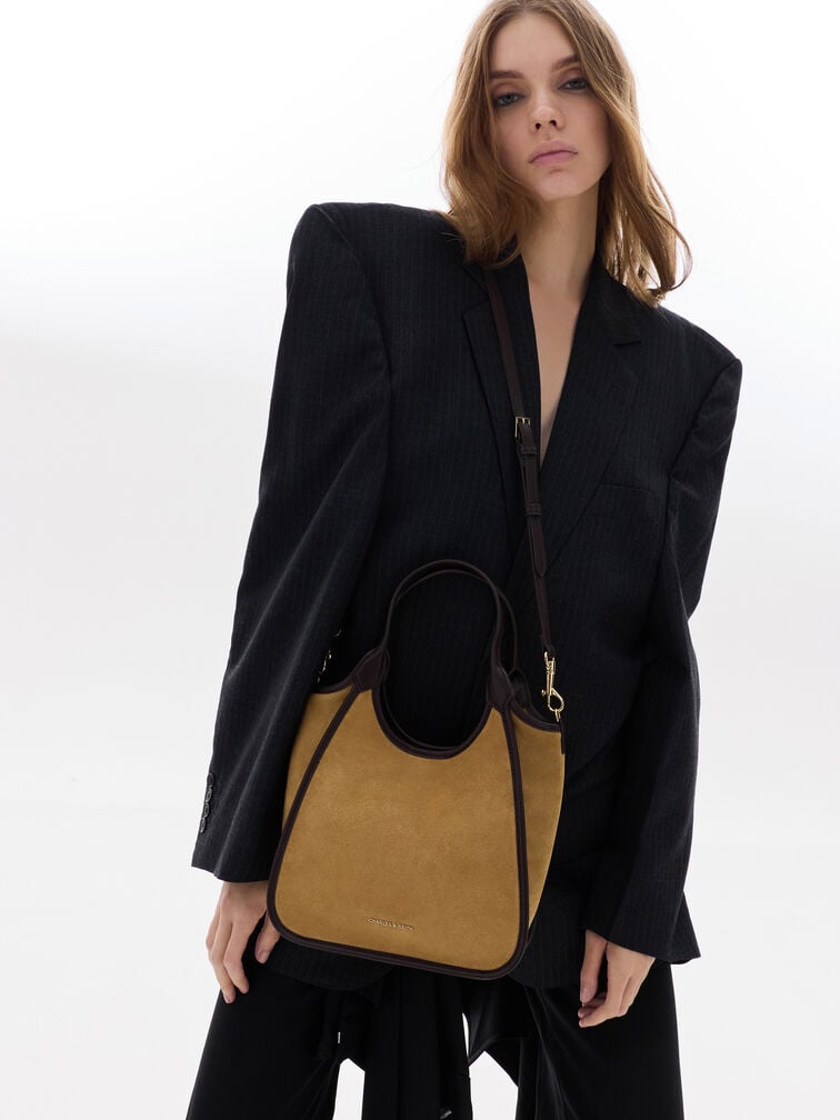 شنطة توت صغيرة سيانا من جلد شامواه معاد تدويره بحواف متباينة, رملي ذهبي هاديء, hi-res