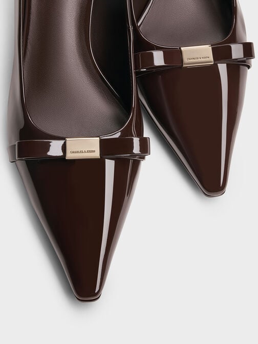 حذاء دوريان بكعب رفيع  بفيونكة ومقدمة مدببة من الجلد اللامع, بني داكن, hi-res