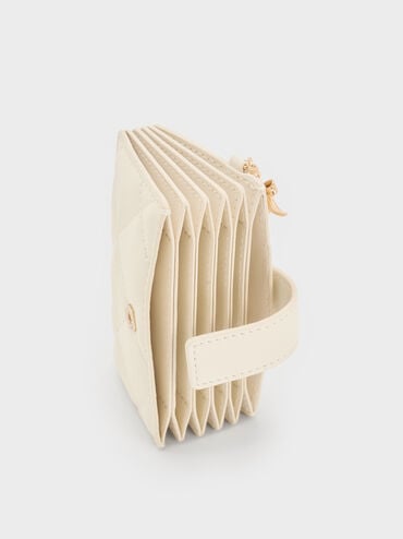 حافظة بطاقات "آرييتي" مبطنة بتطريز ومزود بقطعة جمالية على شكل قلب وفيونكة بحزام لإغلاقها, كريم, hi-res