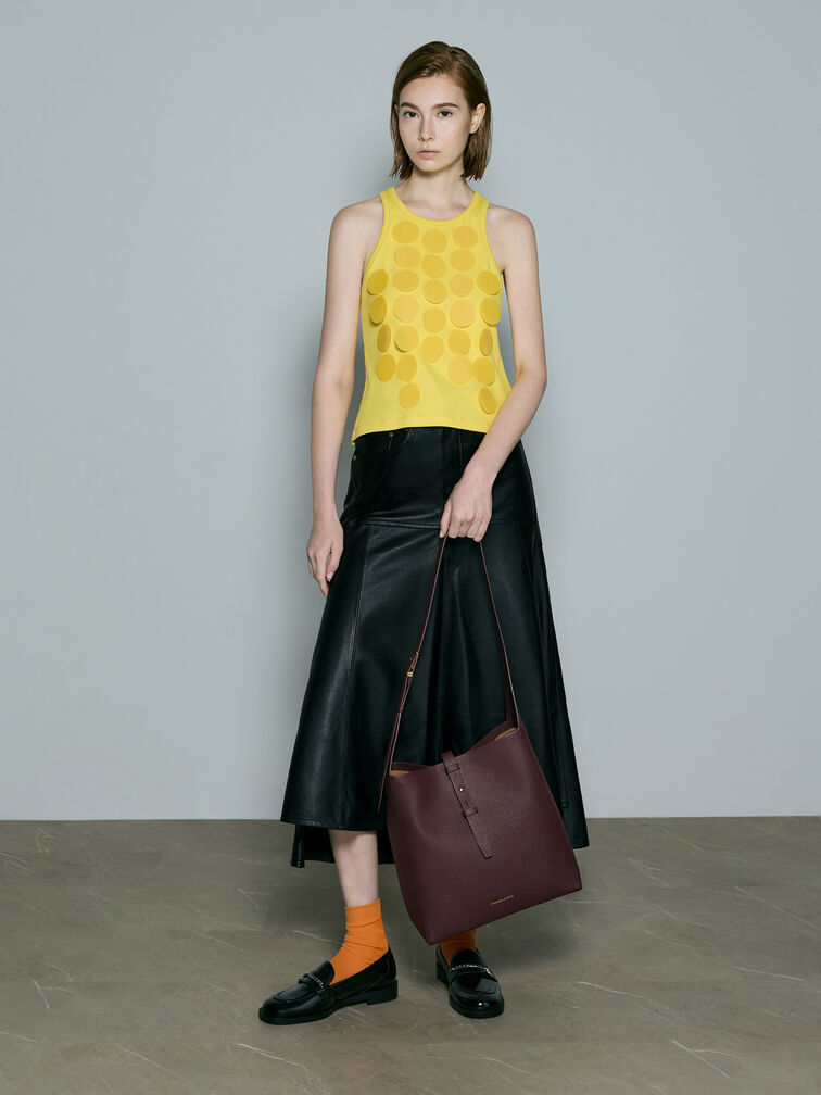 شنطة هوبو بريل بجلد معاد تدويره وحزام, أحمر توتي فاخر, hi-res