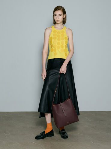 شنطة هوبو بريل بجلد معاد تدويره وحزام, أحمر توتي فاخر, hi-res