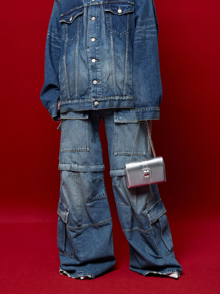 حقيبة معدنية مزينة بحزام ومقبض سلسلة وإبزيم كريستالي, فضي, hi-res