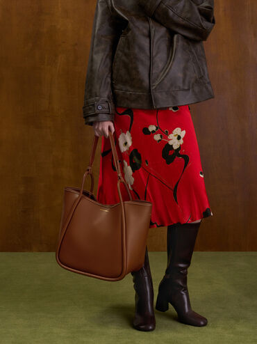 شنطة  توت لولا الواسعة بتصميم تيوب, شوكولاتي, hi-res