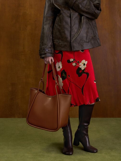 شنطة  توت لولا الواسعة بتصميم تيوب, شوكولاتي, hi-res