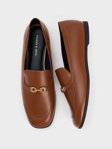 حذاء لوفر بمقدمة دائرية وتفاصيل معدنية لافتة, بنى, hi-res