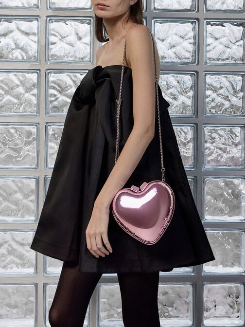 حقيبة كروس بودي بمظهر معدني وتصميم على شكل قلب, وردي, hi-res