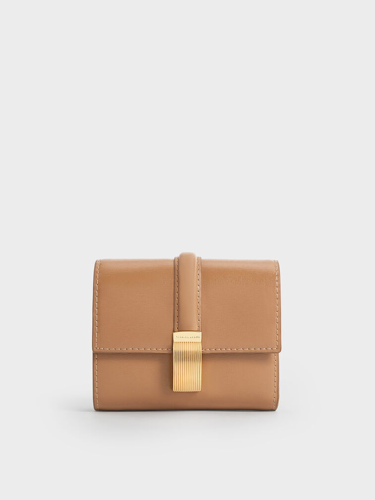 محفظة ويستريا مزينة بحلية معدنية, تان, hi-res