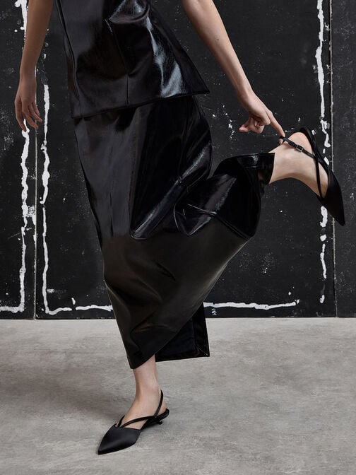 حذاء من الساتان مفتوح من الخلف بكعب كيتن ومقدمة مدببة وحزام أمامي على شكل V, أسود خشن, hi-res