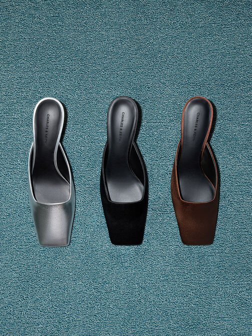 حذاء ميول من الساتان بكعب حاد ومقدمة مربعة, بني داكن, hi-res