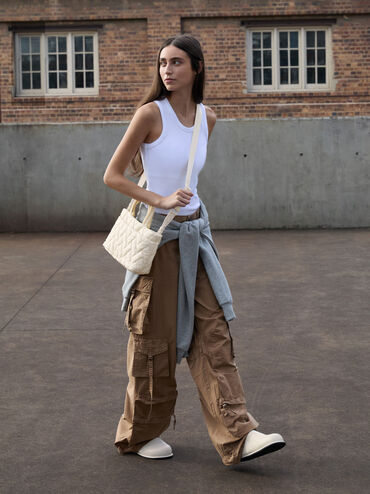 حقيبة توت من النايلون بنقشة شيفرون وتصميم صندوقي, كريم, hi-res