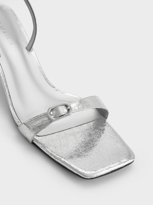 حذاء كعب كيتن مفتوح من الخلف بملمس معدني مجعّد مع إبزيم, فضي, hi-res